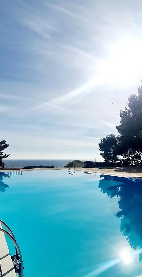 Superbe Appartement Vue Mer - Plage, Piscine Et Tennis Prive Bandol 0*,  France